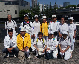 東大和市ラジオ体操連盟から12名参加、東京都ラジオ体操連盟の席へ