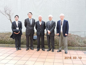 ご出席をいただいたご来賓の尾崎市長はじめの皆様方と芳賀文治会長(右端)